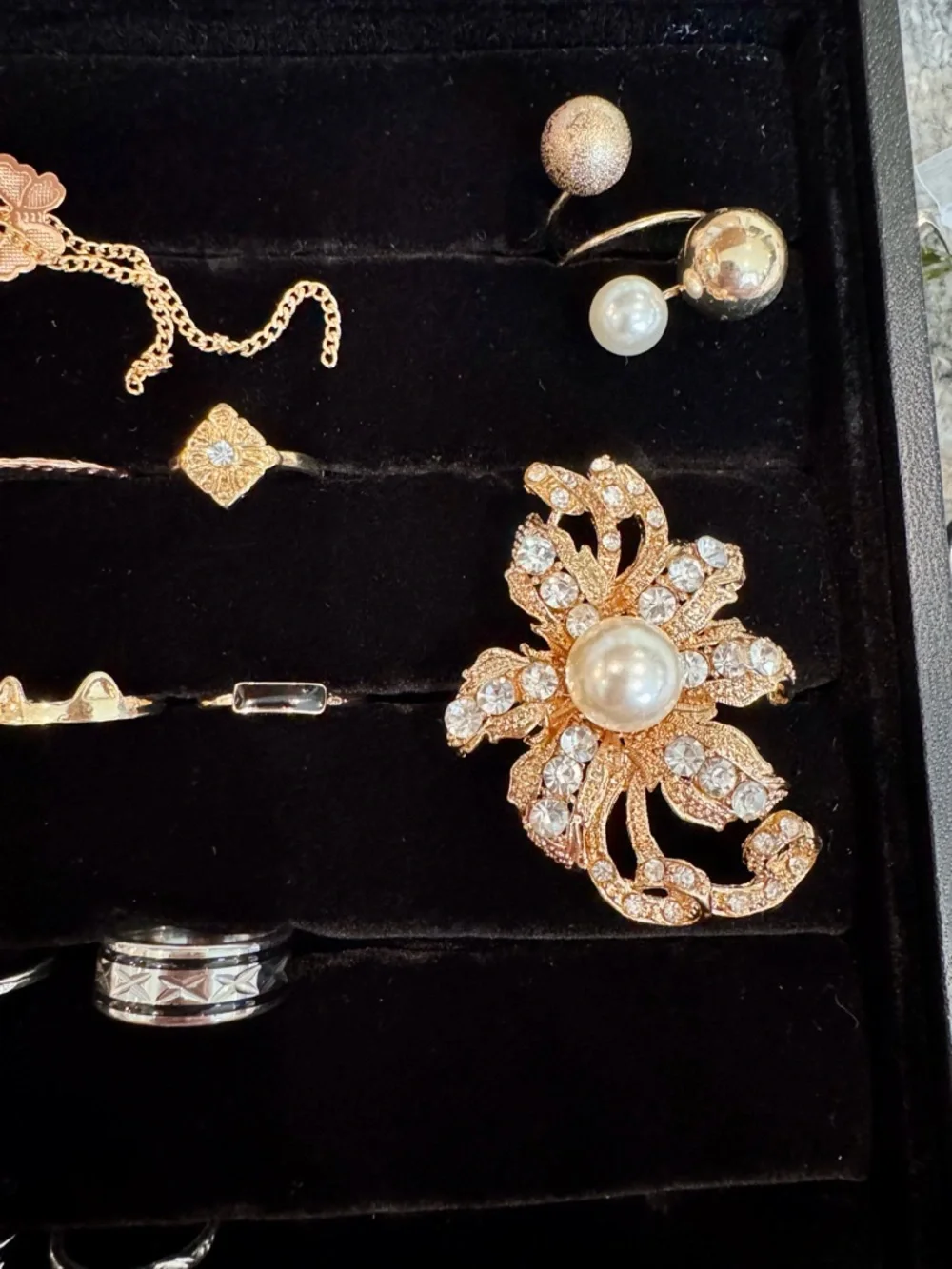 50 Ring Lot Goldtone & Silvertone – Reseller Bulk – Dainty & Statement Styles - Picture 7 of 9